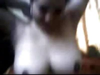 फिकट कातडी BBW मुलगी एंजल विकी एक विलक्षण लंड चालवत आहे