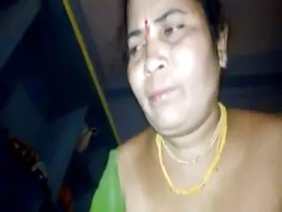 आभारी म्हणून हॉट रेडहेड हिचहिकर चोखतो आणि बँग करतो