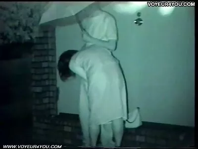 घाणेरडे stepdaddy चाटते आणि त्याच्या गरम सावत्र मुलीला तोंडात घेते
