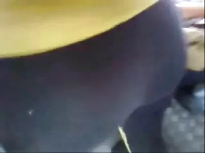 रसाळ स्तन असलेली Slutty मुलगी नाईट क्लबमध्ये मोठ्या डिकची सवारी करते