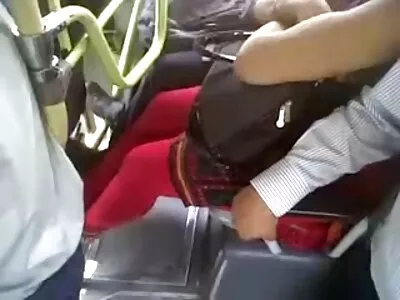 विकृत जोडपे त्यांच्या दाईला एकत्र मारतात