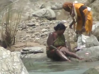 आशियाई सेनानी युद्ध थांबवण्यासाठी आणि सेक्स करण्यासाठी प्रतिस्पर्ध्याशी बोलले