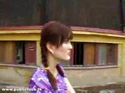 बार अभ्यागत निर्लज्जपणे तृप्तीचे समाधान करतात शारीरिक इच्छा