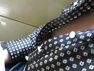 लॅटीना, एक श्यामला सह एक तीव्र lesbo सेक्स करत आहे