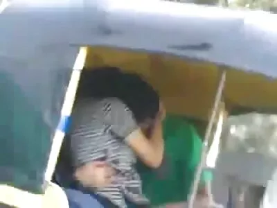 आशियाई लेस्बियन मुलगी बाथरूममध्ये मनोरंजक रूममेटला आकर्षित करते