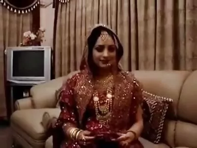 आश्चर्यकारकपणे सेक्सी तरुण मुली एकमेकांशी खोडकर होतात
