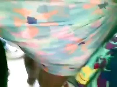 कावळ्या केसांच्या लॅटीना बेबेला बॉयफ्रेंडने मारहाण केली