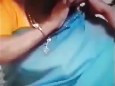मुलाला लैंगिक कृत्यापूर्वी टॅटू केलेल्या पॉर्नस्टारकडून फूटजॉब मिळतो