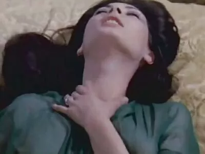 सडपातळ किशोर मुलगी Lexi काही गलिच्छ संभोग करण्यास तयार आहे