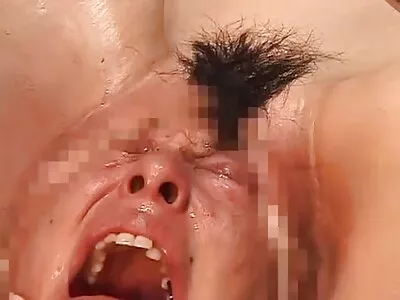 चांगल्या दिसणाऱ्या MILFs ला घरात एकटे राहून हस्तमैथुन करायला आवडते