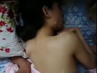 मित्राच्या सावत्र आईसोबत लेस्बियन सेक्स ही मुलीच्या कुतूहलाची किंमत आहे